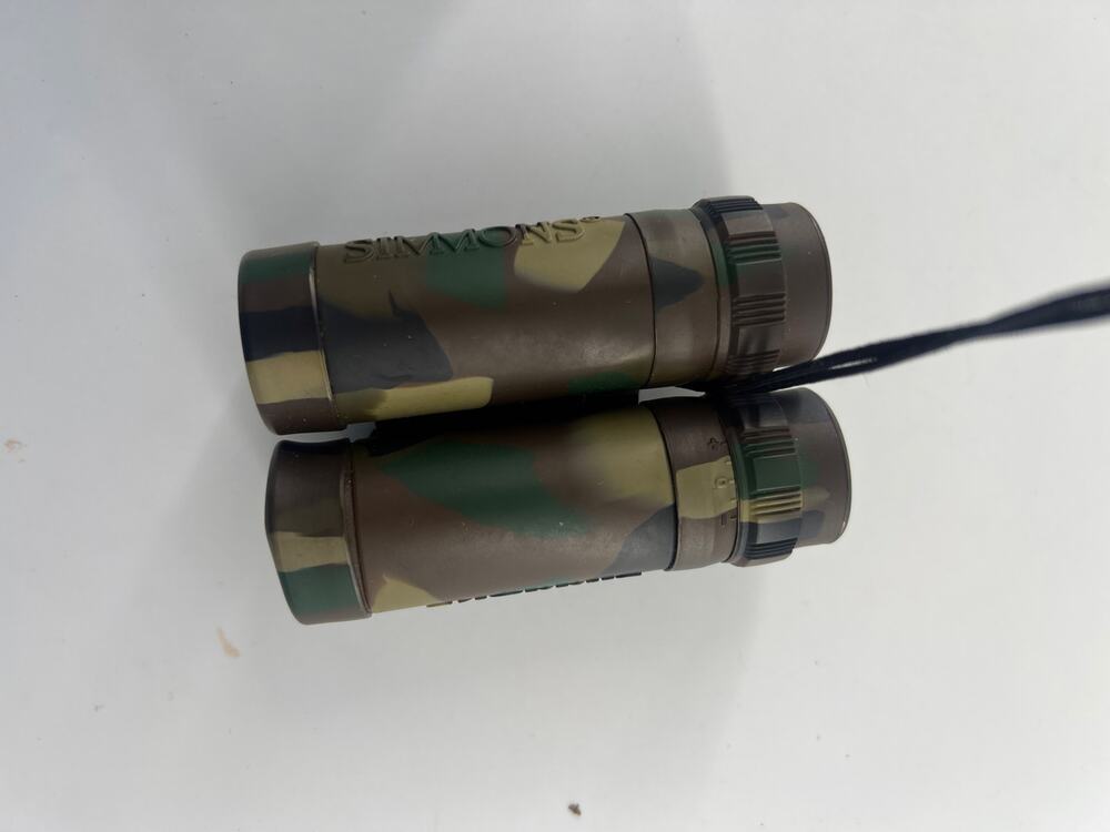 Realtree Samon Binocular Model 24100 8 x21 Camo Case Hunting Outdoor Bird Hiking
